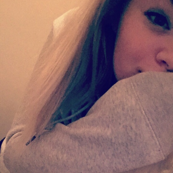 Profile Picture of Carliee Wagner (@carliee19) on Poshmark