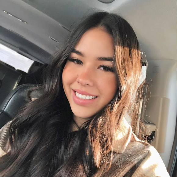 Profile Picture of Ashia Bedell (@ashiabedell) on Poshmark
