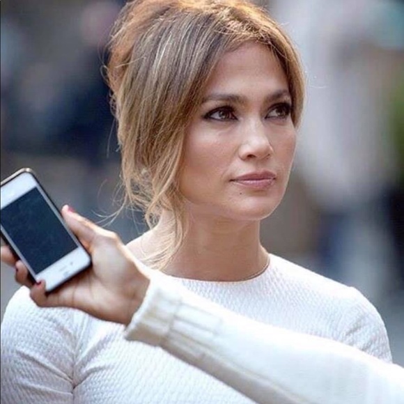 Profile Picture of Lourde Lourde (@lourdelourde) on Poshmark