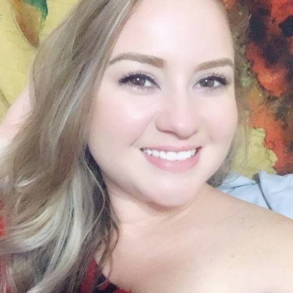 Profile Picture of Cindy Kolber (@blondaza) on Poshmark