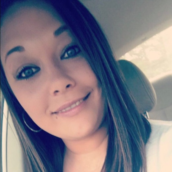 Profile Picture of Kristin Thompson (@klthompson5) on Poshmark