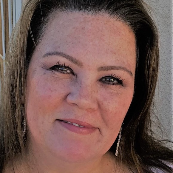 Profile Picture of Laurie Crommie (@lcrommie) on Poshmark