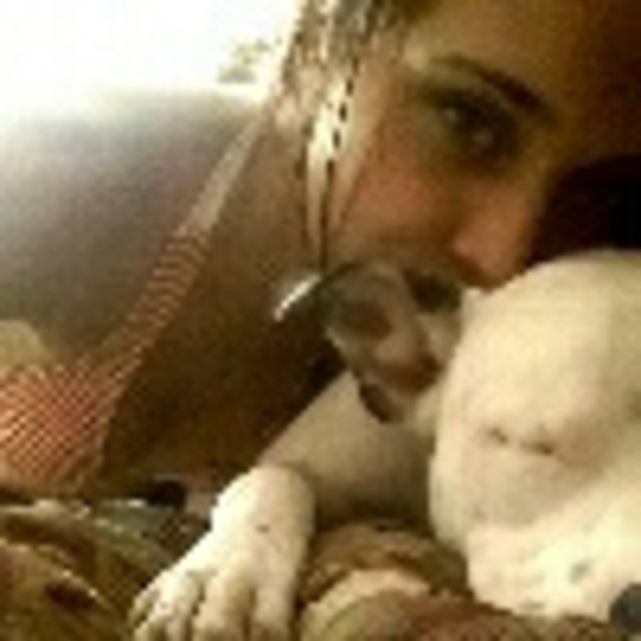 Profile Picture of Taylor Gironda (@tayg) on Poshmark