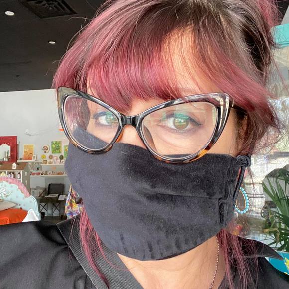 Profile Picture of Catherine Thursby (@redshoesa2) on Poshmark