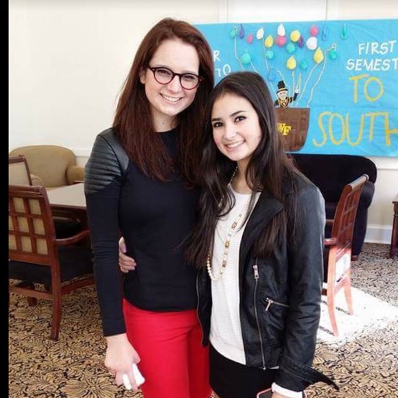 Profile Picture of Luisa Feinglass (@lmfein1) on Poshmark