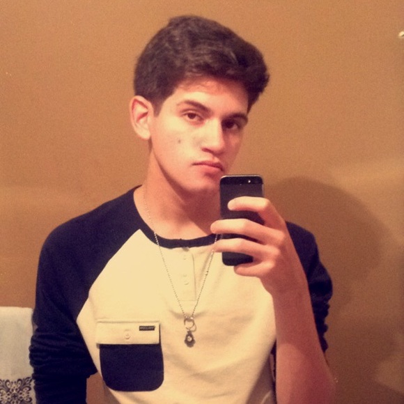 Profile Picture of John Perez (@johnswerve98) on Poshmark