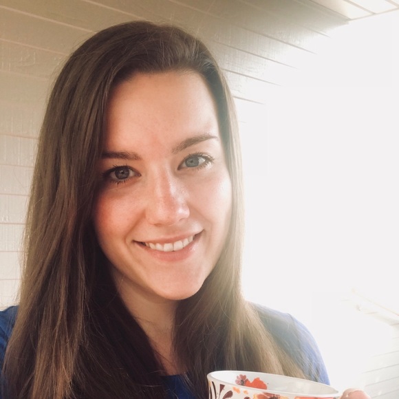 Profile Picture of Mary Edman (@topknotmom19) on Poshmark