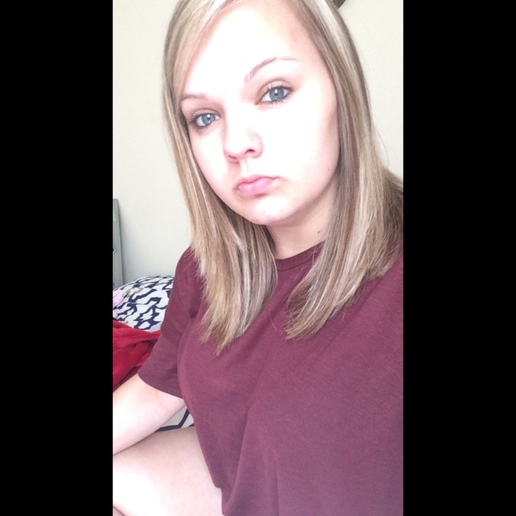 Profile Picture of Anna Lefevers (@alefe003) on Poshmark