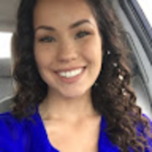 Profile Picture of Nicole Lary (@ndthornbec) on Poshmark