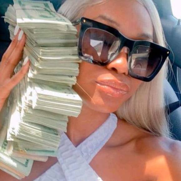 Profile Picture of Tamara Hickman (@tamarahickman) on Poshmark