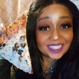 Profile Picture of 𝔏𝔬𝔲𝔦𝔰𝔳𝔦𝔩𝔩𝔢 𝔉𝔬𝔬𝔡 ⚜ - Erica Durrett, local influencer (@louisvillefoodlife) on Instagram