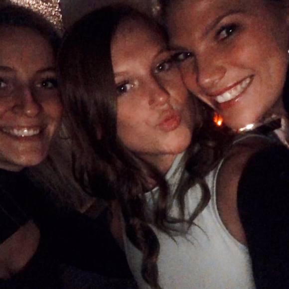 Profile Picture of Olivia Simendinger (@livyydingerr) on Poshmark