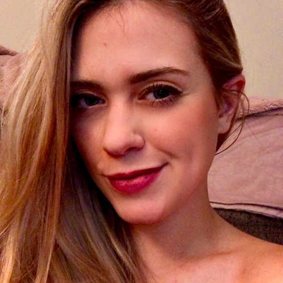 Profile Picture of Alison Decleene (@alisondecleene) on Poshmark