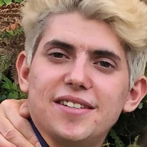 Profile Picture of Dylan Gendelman (@dylantheg) on Poshmark