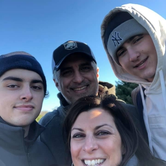 Profile Picture of Renee Sarlo (@rsarlo4) on Poshmark