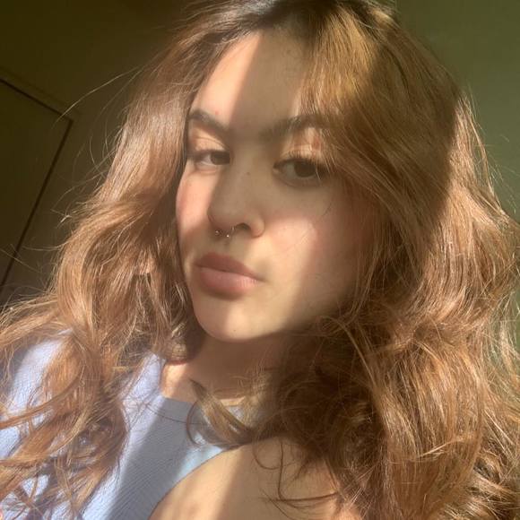 Profile Picture of Andrea Jacinto (@tuttifrutteh) on Poshmark