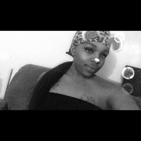 Profile Picture of Nakia Stephens (@nakiastep45) on Poshmark