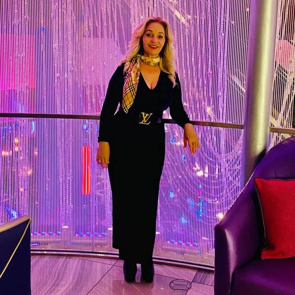 Profile Picture of Violeta Staro (@vshtaro) on Poshmark