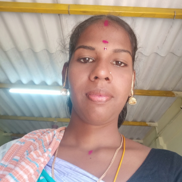 Profile Picture of Nirosha Nirosha (@nirosha_nirosha) on Poshmark