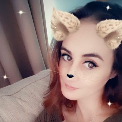 Profile Picture of Sharon Van Der Loo (@Shrnn073) on Twitter