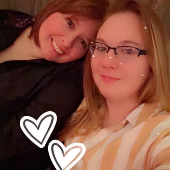 Profile Picture of Alicia Wiederhold (@leeshia35) on Poshmark