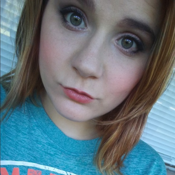 Profile Picture of Candi Lester (@candi2304) on Poshmark