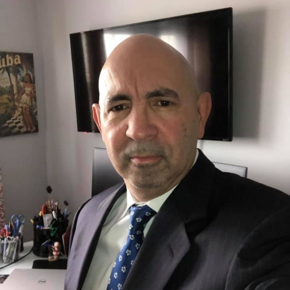 Profile Picture of Avilio Alonso (@almaytravel) on Poshmark