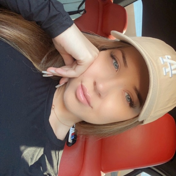 Profile Picture of Amanda Baldwin (@amanda_paige96) on Poshmark