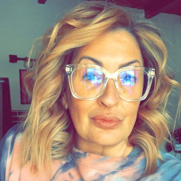 Profile Picture of Angela Gregory (@sheargirl75) on Poshmark