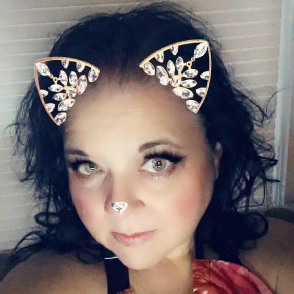 Profile Picture of Cherie Eggeling (@crackedeggeling) on Poshmark