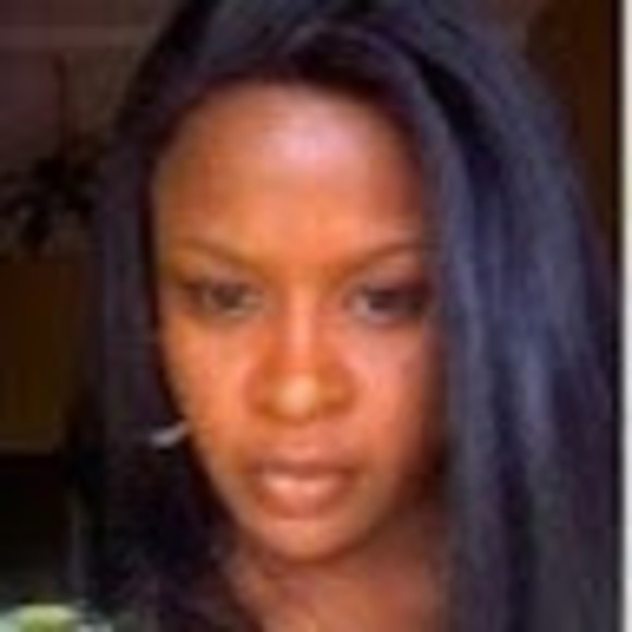 Profile Picture of Nichole Michelle (@nik03m) on Poshmark