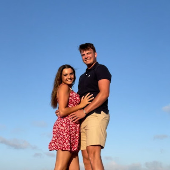 Profile Picture of Alexis Fehringer (@alexisfehringer) on Poshmark