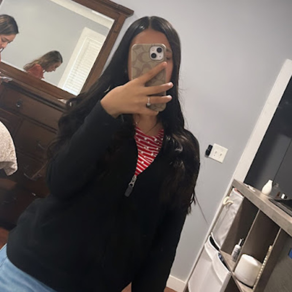 Profile Picture of Adamaris Franco . (@adamarisfran889) on Poshmark