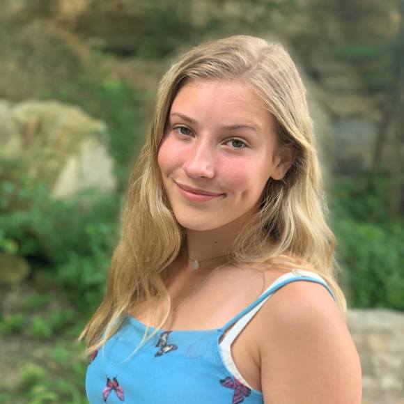 Ella Pathmann - Poshmark Profile Picture of Ella Pathmann (@ellapathmann) on Poshmark