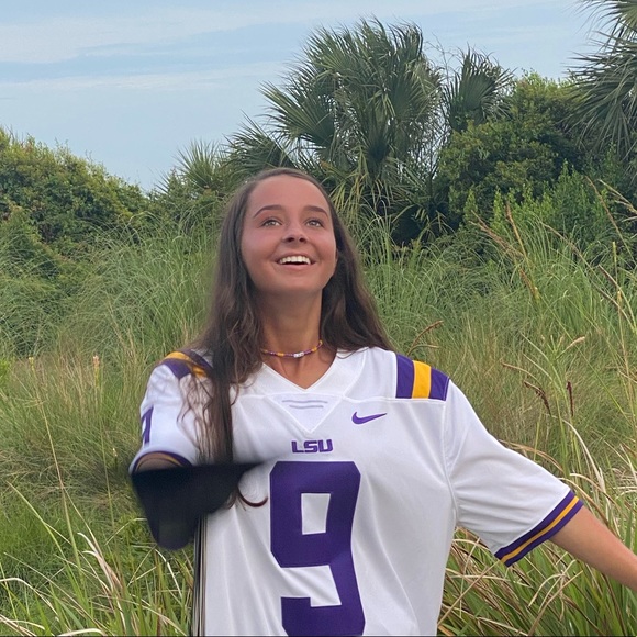 Profile Picture of Darby Campbell (@darbcams) on Poshmark