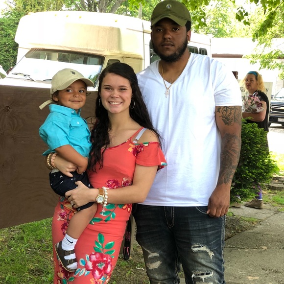 Lamia Mayle - Poshmark Profile Picture of Lamia Mayle (@lamiakalyn) on Poshmark