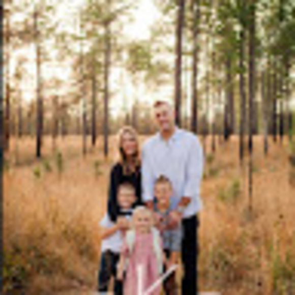 Profile Picture of Courtney Timony (@courtneytimony) on Poshmark