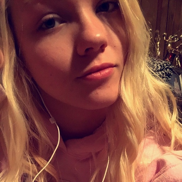 Profile Picture of Kayla Mcknight (@kayladawn98) on Poshmark