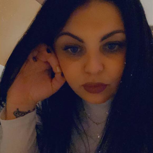 Profile Picture of Danielle Cronin (@daniellec4) on Poshmark