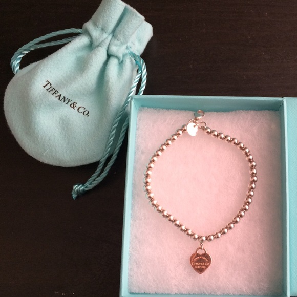 Profile Picture of Raquel Borlongan (@rborlongan) on Poshmark