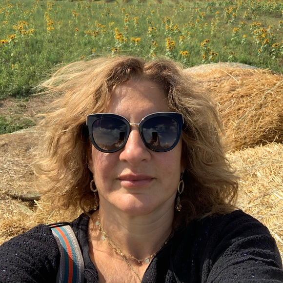 Sylvie Ballane - Poshmark Profile Picture of Sylvie Ballane (@sylvieballane) on Poshmark