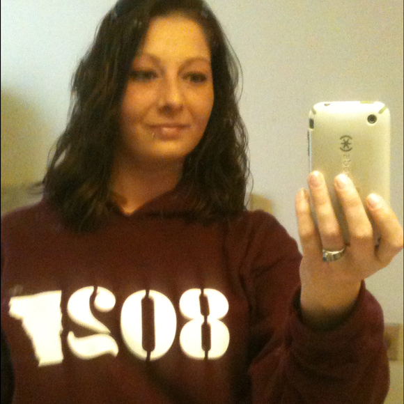 Profile Picture of Stacie Manning (@stcybaby) on Poshmark