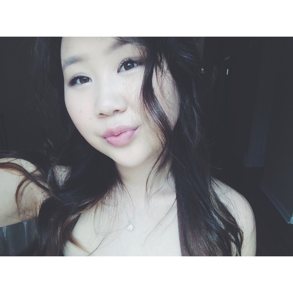 Profile Picture of Solongo Batzorig (@solongobat) on Poshmark