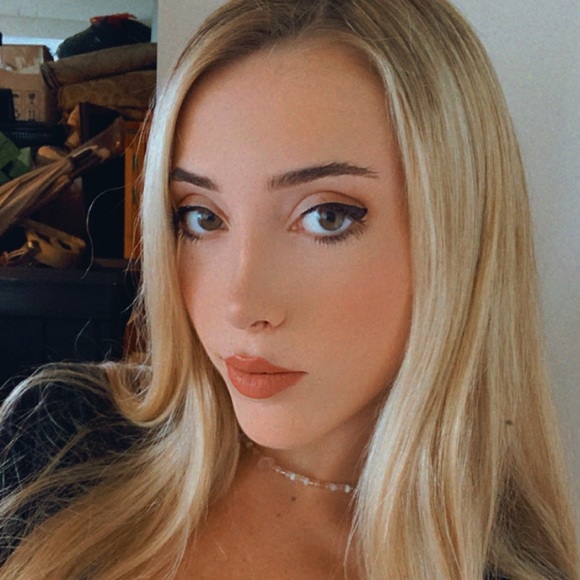 Profile Picture of Nancy Arnstein (@nancyarnstein) on Poshmark