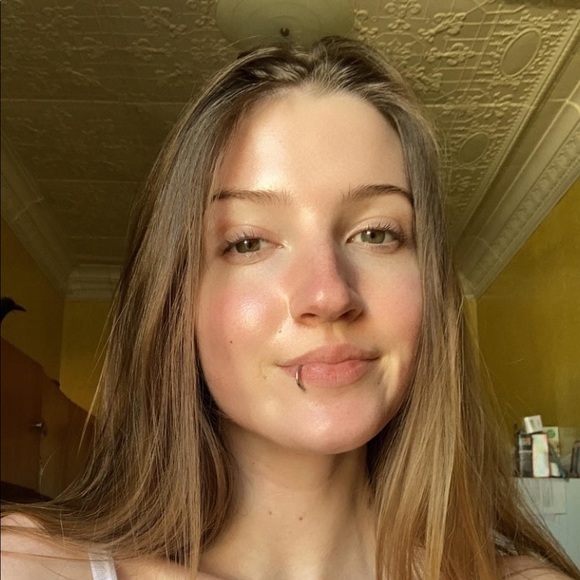 Ayleen Meriam - Poshmark Profile Picture of Ayleen Meriam (@chillybones532) on Poshmark