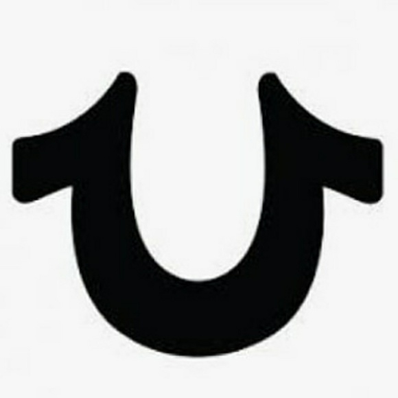 Profile Picture of Chris Martinez (@chrisihoop) on Poshmark