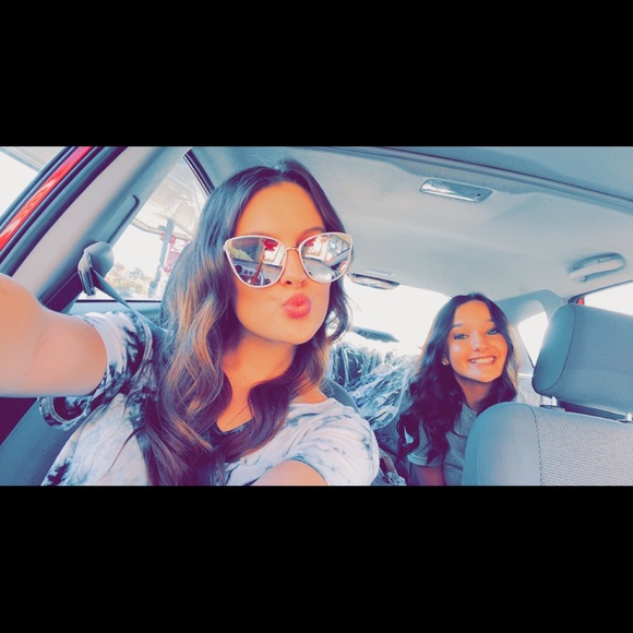 Profile Picture of Kellie Signor (@kelliesignor) on Poshmark