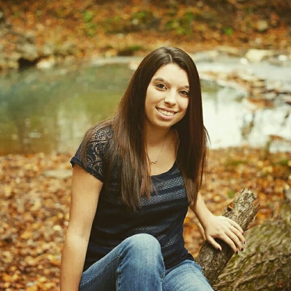 Profile Picture of Briana Ianaro (@bianaro) on Poshmark