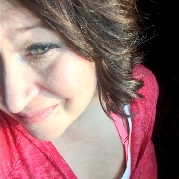 Profile Picture of Sue Crapser (@sc78726) on Poshmark