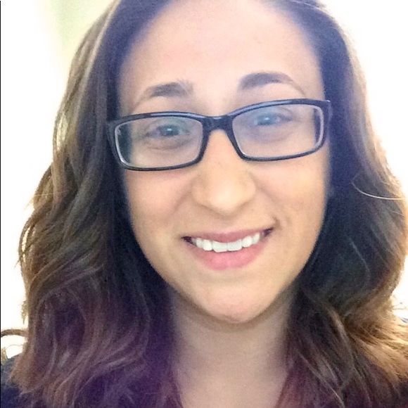 Profile Picture of Stephanie Cicatelli (@scicatelli) on Poshmark